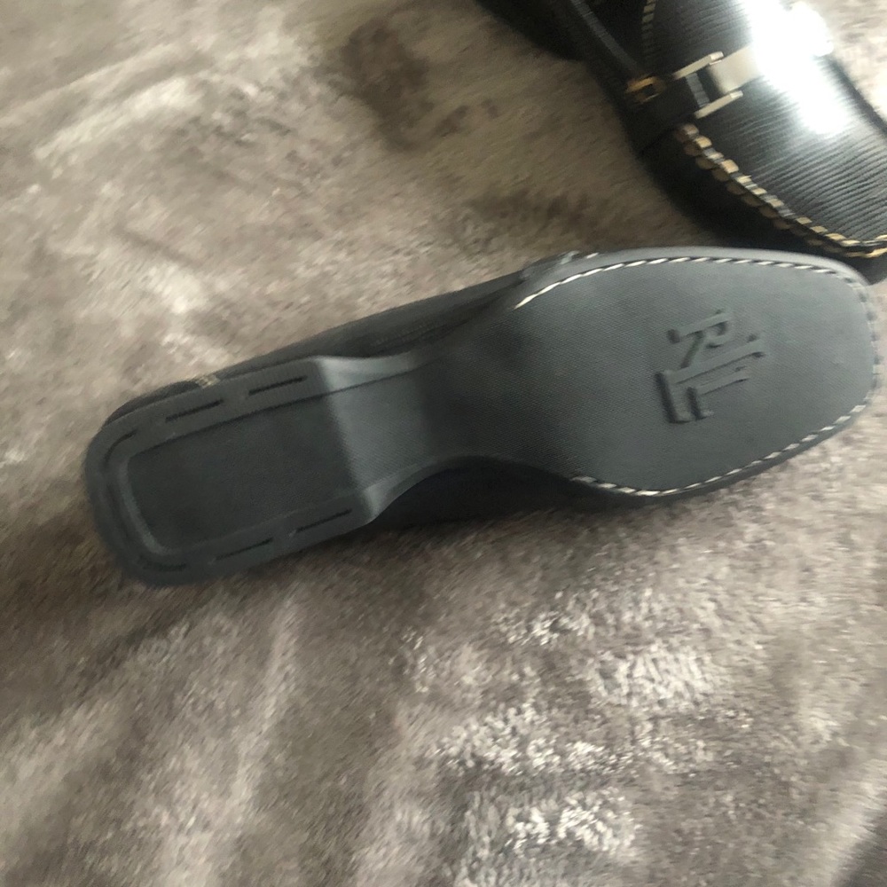 Leather classic moccasins.